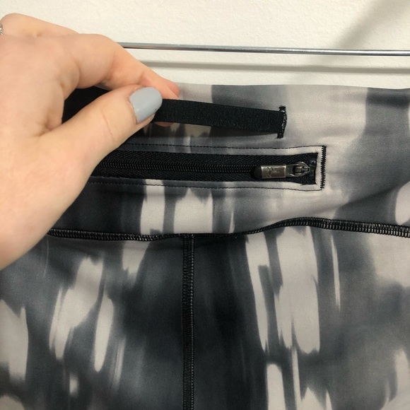 Tie dye under Armour crops - Picture 11 of 13